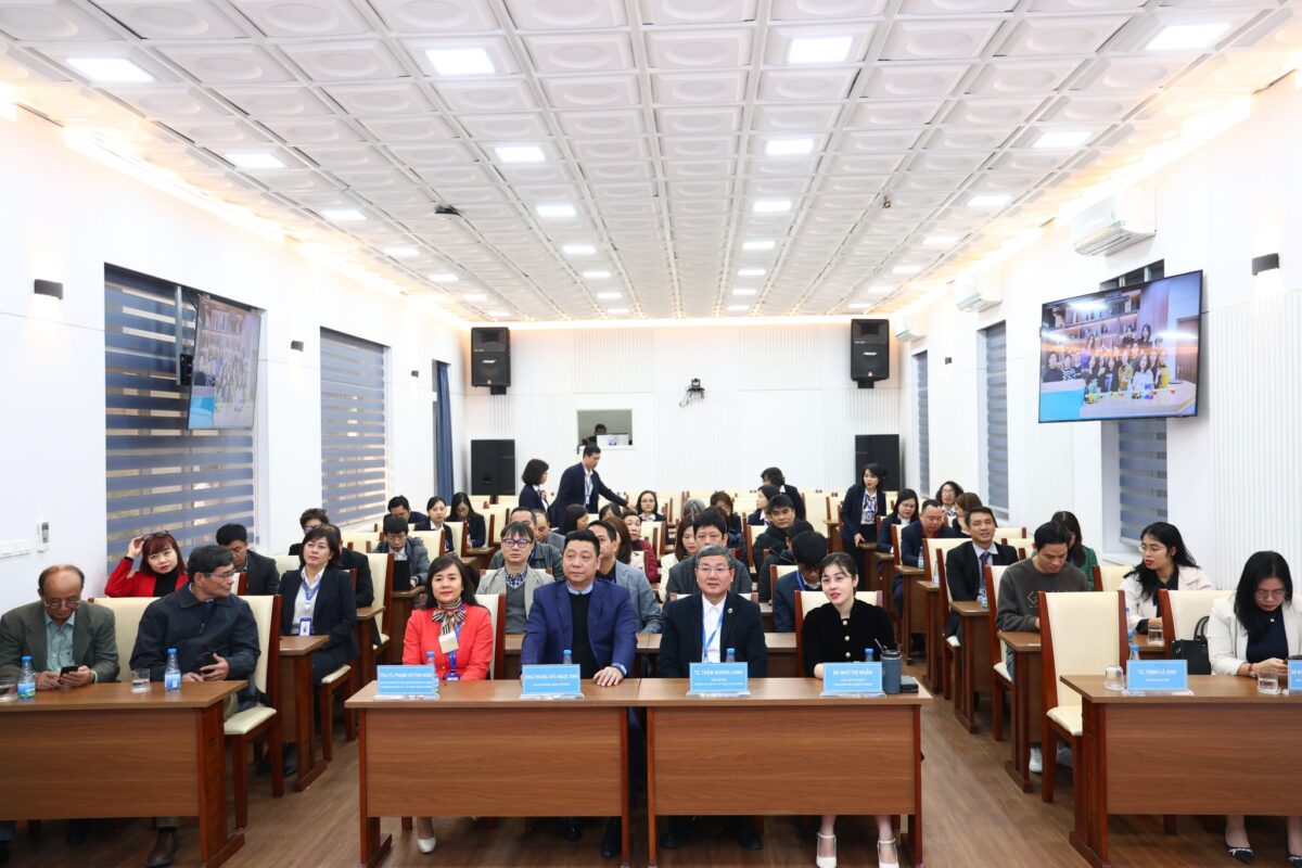 Các đại biểu tham dự buổi lễ